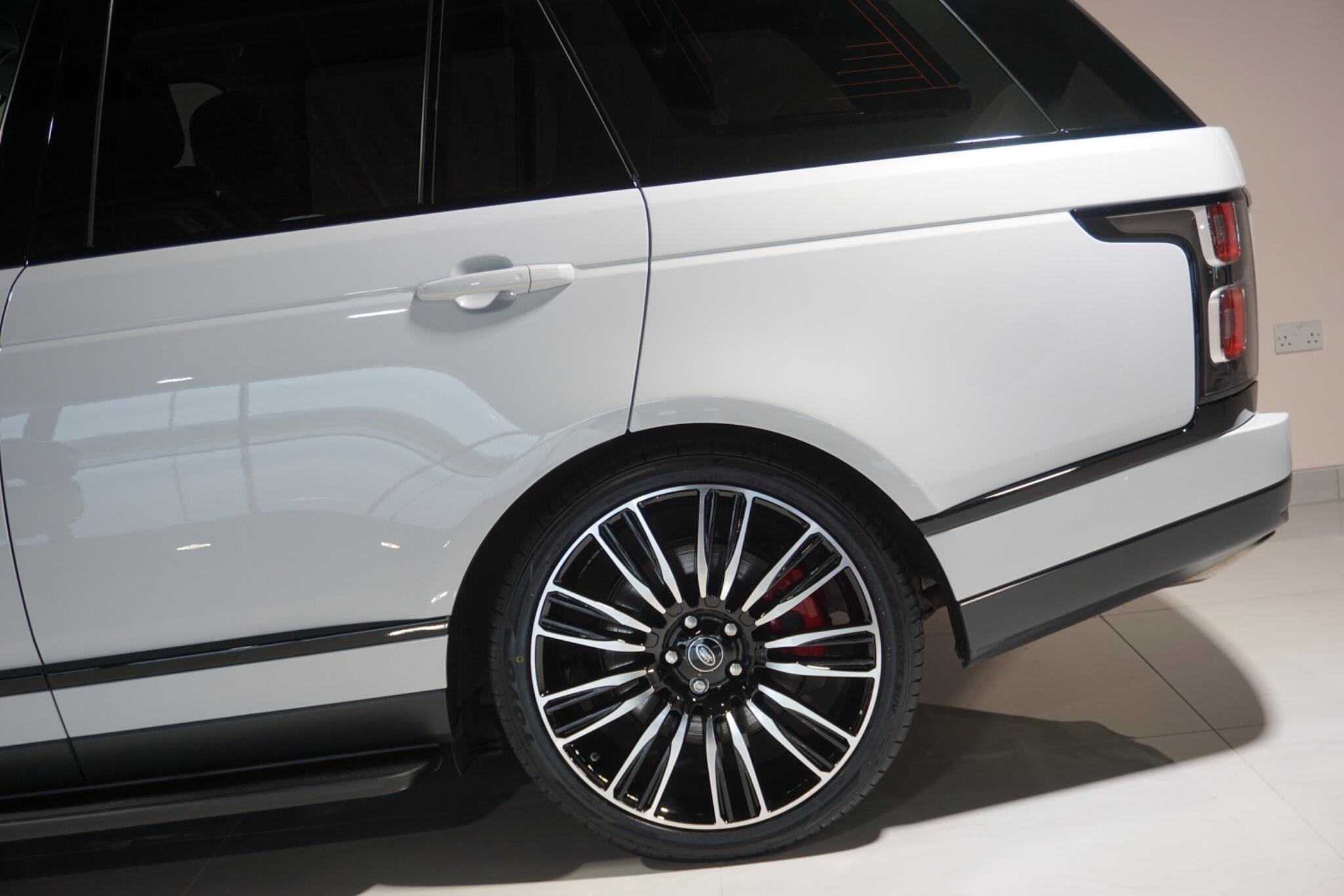 Land Rover Range Rover 2.0 P400e 13.1kWh Vogue SUV 5dr Petrol Plug-in Hybrid Auto 4WD Euro 6 (s/s) (404 ps)